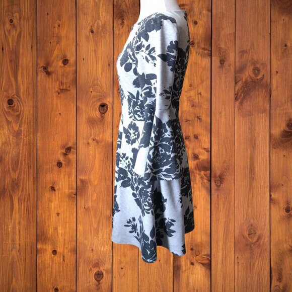 Vince Camuto Size 6 Floral 3/4 Bell Sleeve Zip Back Dress Stretch Office Career - Picture 6 of 7